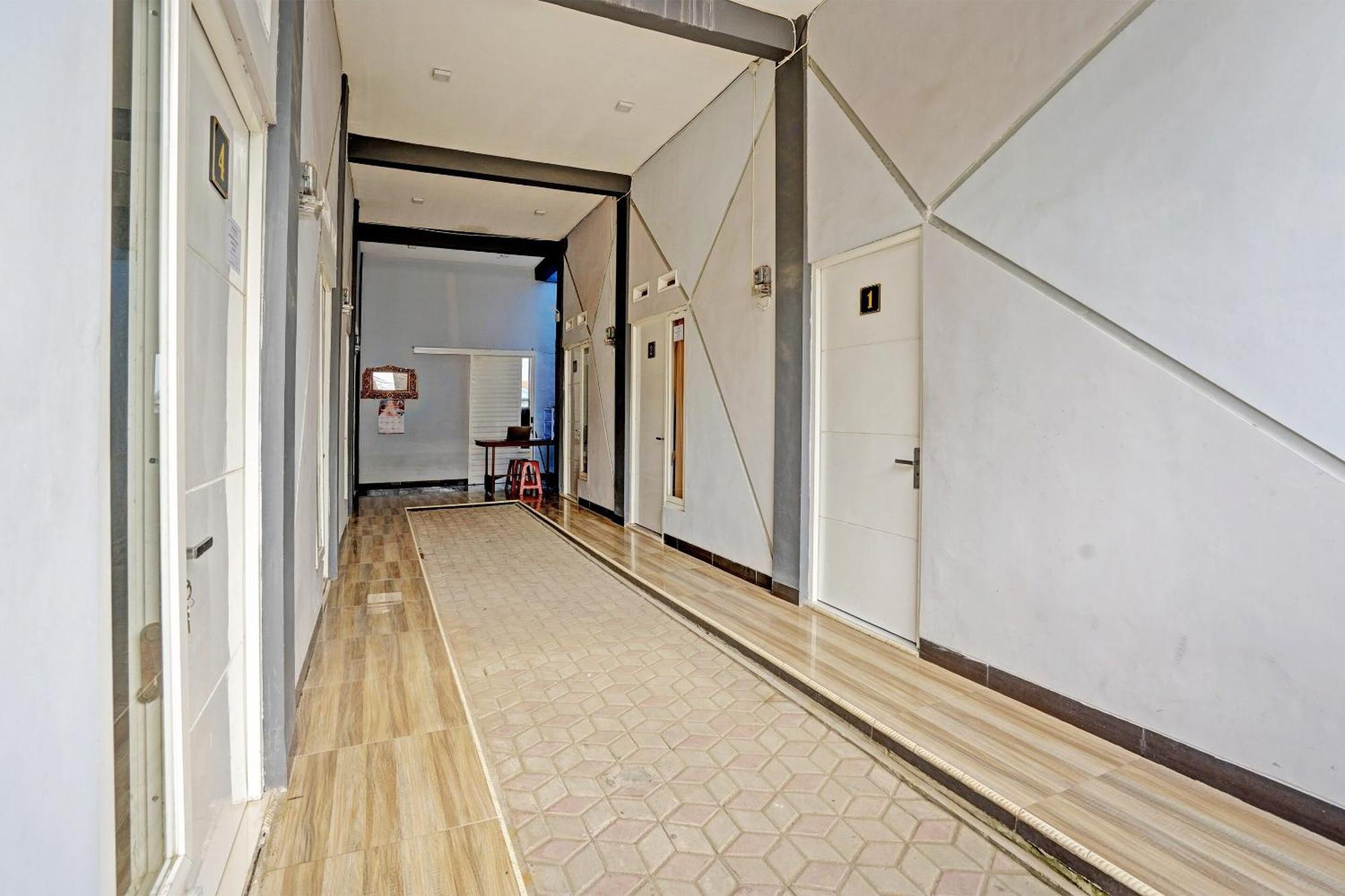 Oyo Life 91866 Paradise Ok Kost Syariah Mojokerto Buitenkant foto