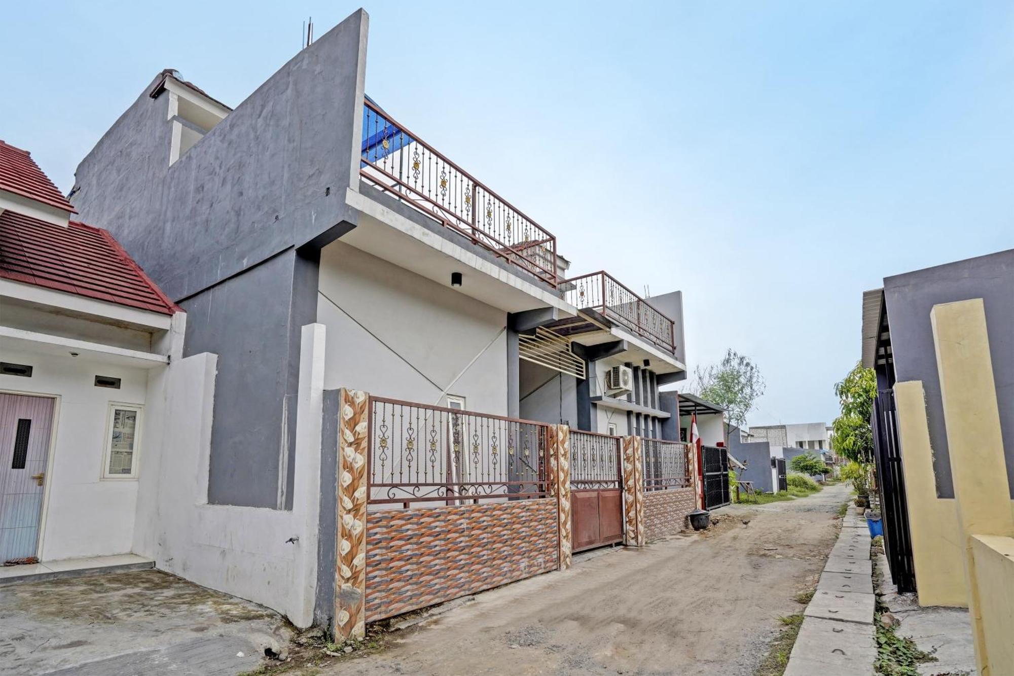 Oyo Life 91866 Paradise Ok Kost Syariah Mojokerto Buitenkant foto